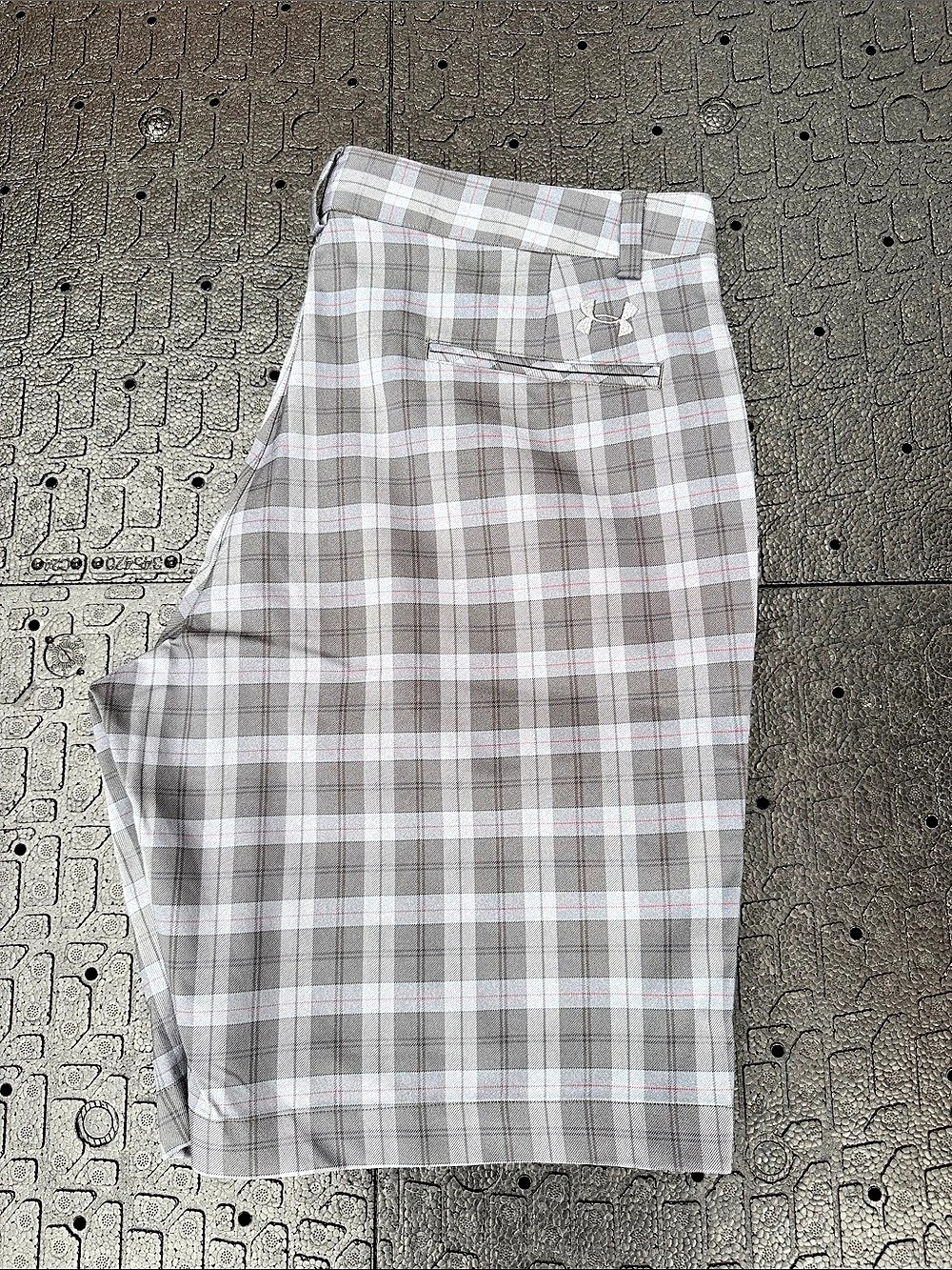 Under Armour Performance Men's Plaid Flat Front Shorts Gray/ Red Size 36 R